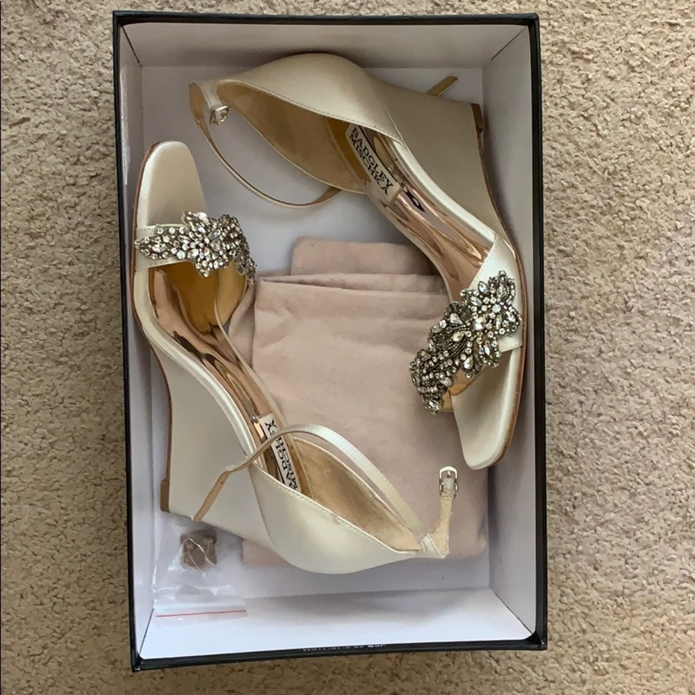 Badgley Mischka Aliyah Wedge